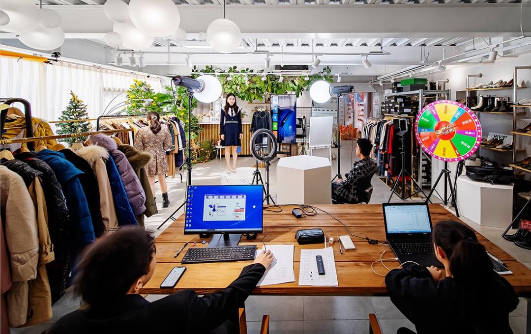 把直播间当成你开的店来经营,抖音电商直播服务与运营