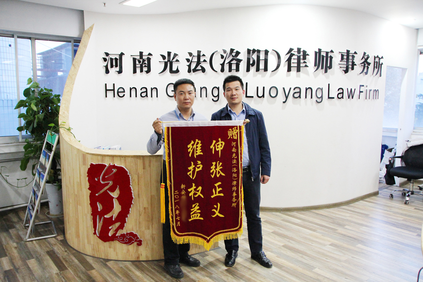 离开交通事故现场后保险公司赔吗,发生交通事故后保险脱险怎么办