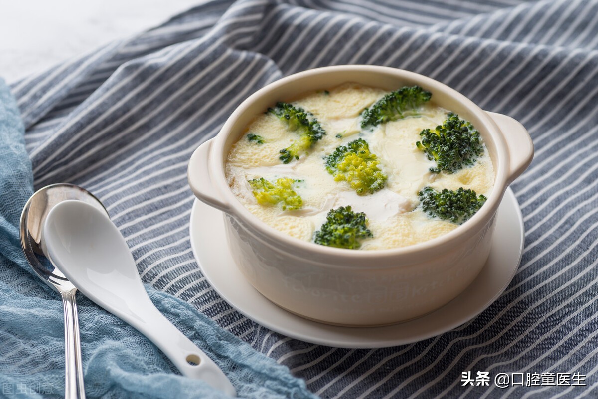 刚拔完牙吃烤冷面被医生发现,拔完牙两小时吃冰激凌