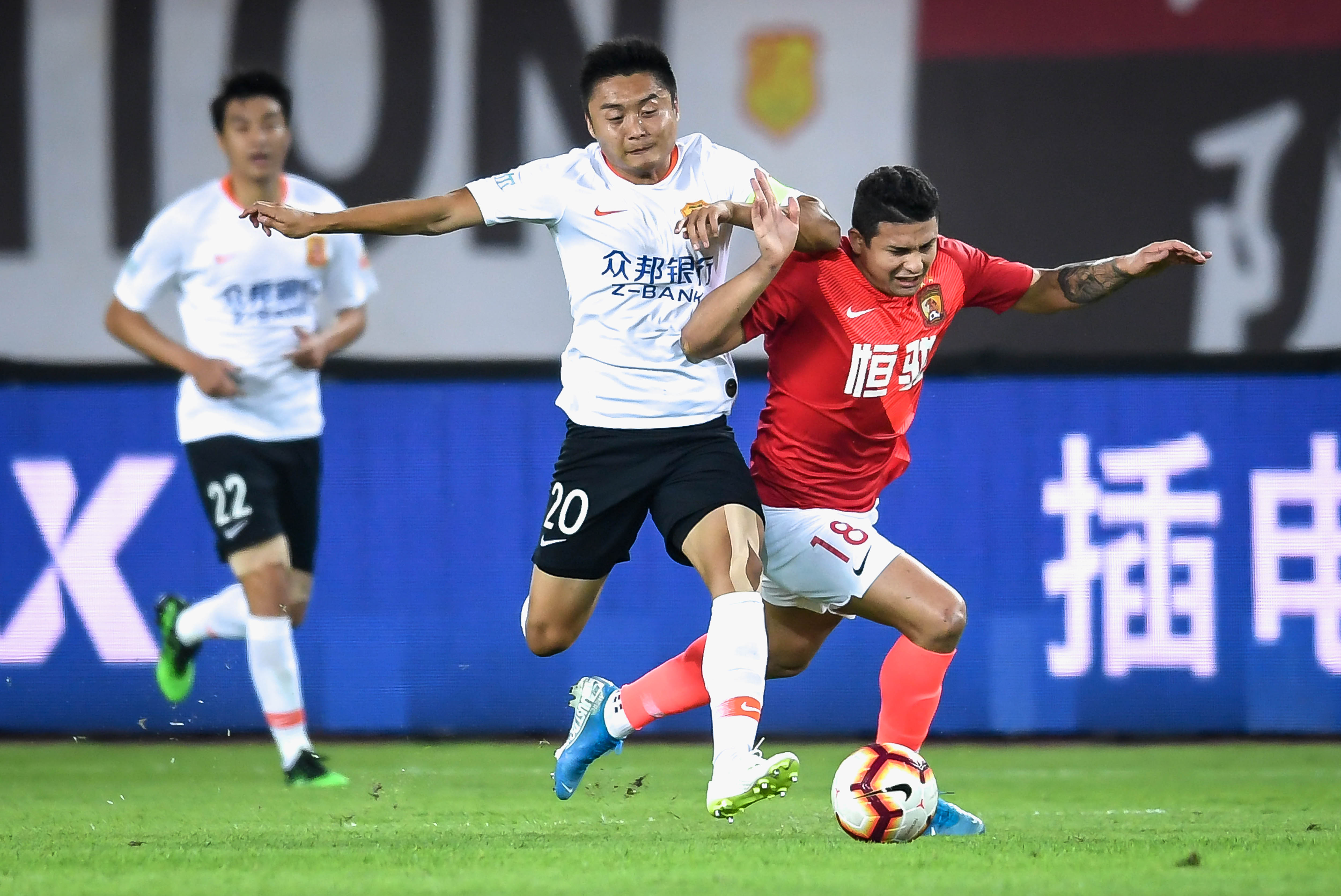 卓尔对战山东鲁能,卓尔客场李铁