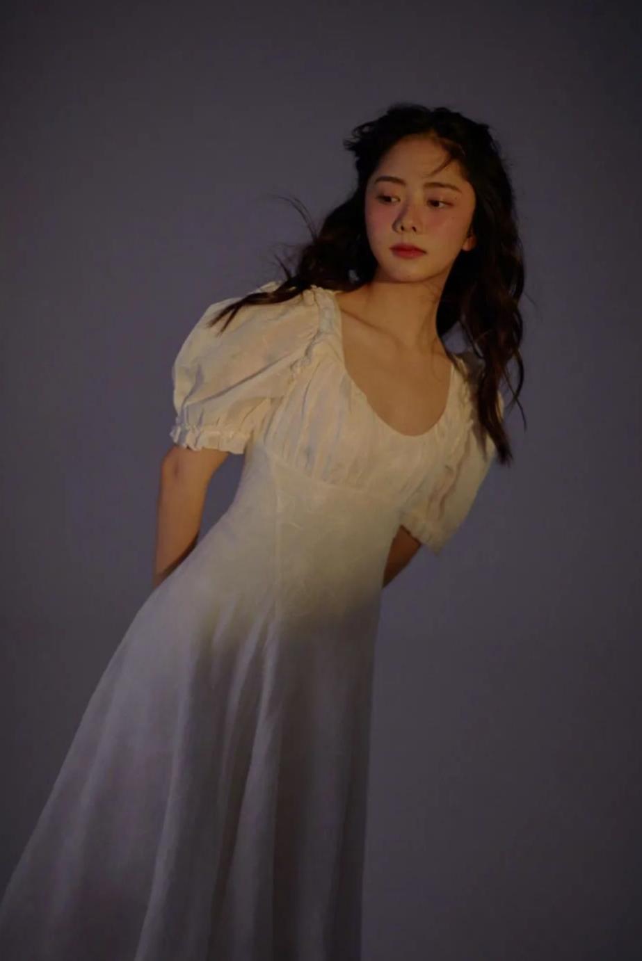 圆脸减龄发型可扎可披图片,短圆脸适合的扎发