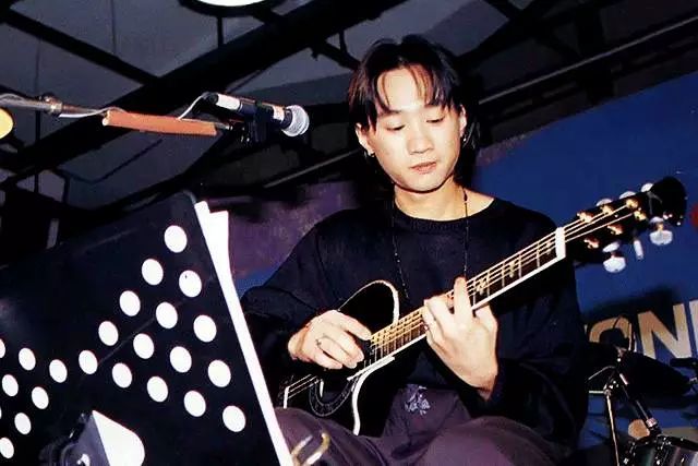 纵使世间千万曲人间再无黄家驹,世间纵有千万曲人间再无黄家驹