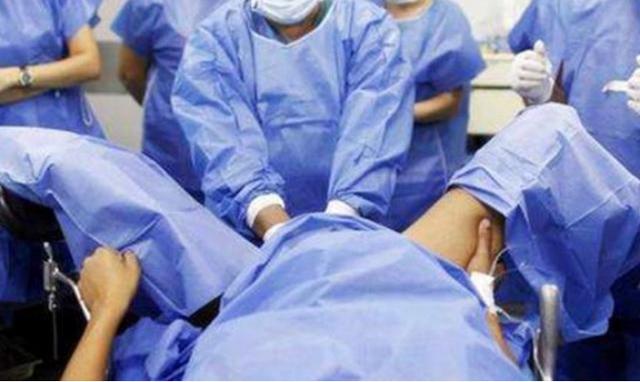 孕妈生宝宝痛得大叫,孕妈生娃十级痛感觉