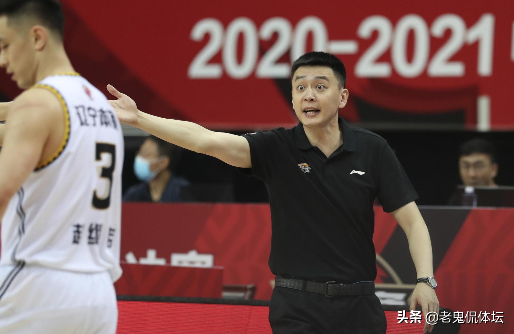 媒体杨鸣卸任辽篮主帅早有迹象,回应郭士强评价杨鸣
