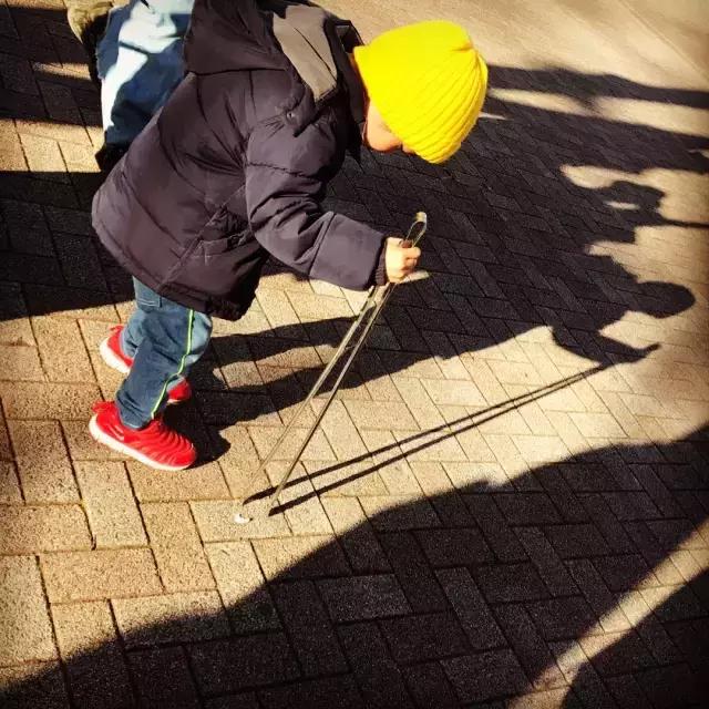 日本街头惊现捡垃圾天团，又酷又中二，网友：我也就看了十几遍吧