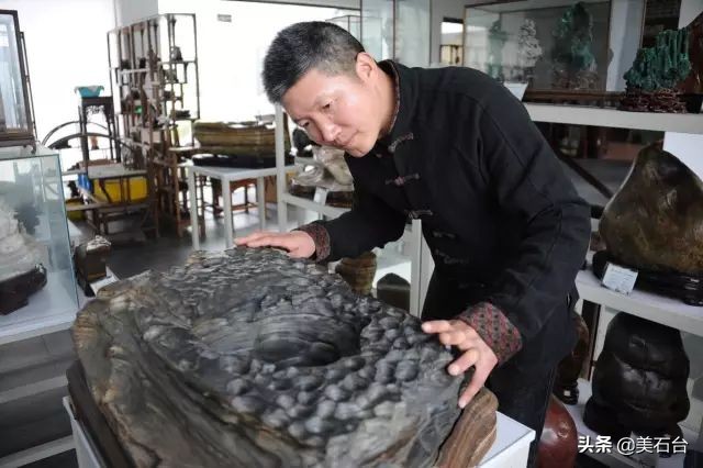 一块玛瑙石能值多少钱,一串玛瑙30年了仅能值多少钱