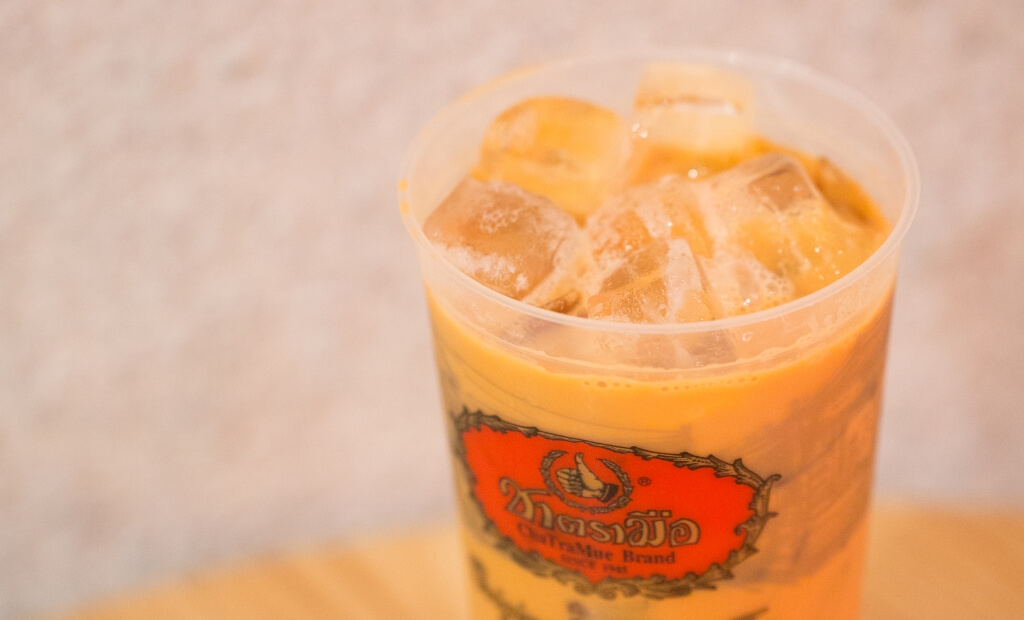 为什么泰式奶茶喝了喉咙不舒服,泰式奶茶为啥做出来不是橘红色