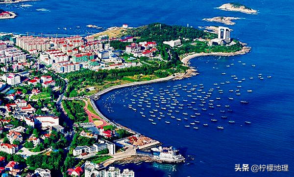 中国北方最漂亮的海滨城市,中国三面环海的城市