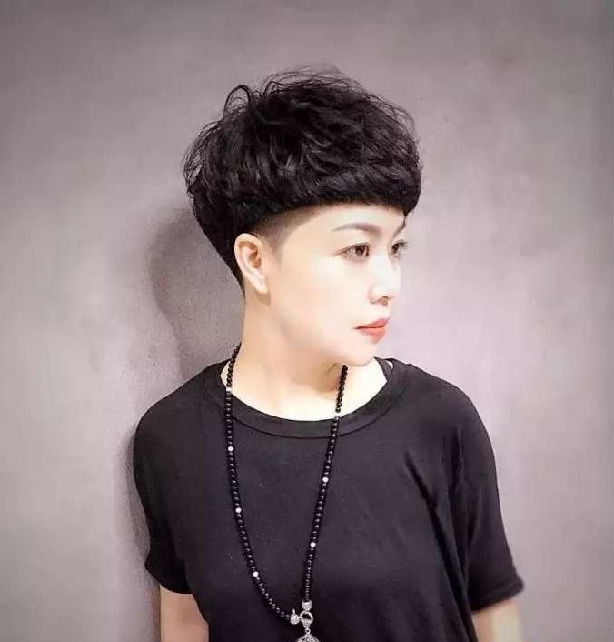 女士四十留什么样短发好看,四十的女人适合什么短发型