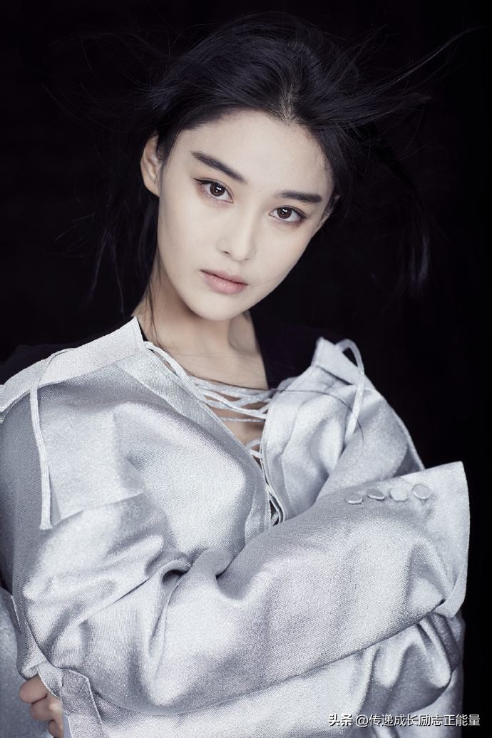 张馨予化身足球宝贝视频,张馨予世界杯足球模特