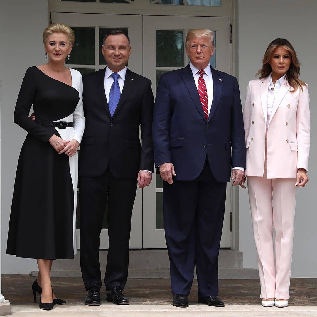 她打遍天下无敌手,红裙让丹麦王妃惨败,同框梅拉尼亚也是稳赢