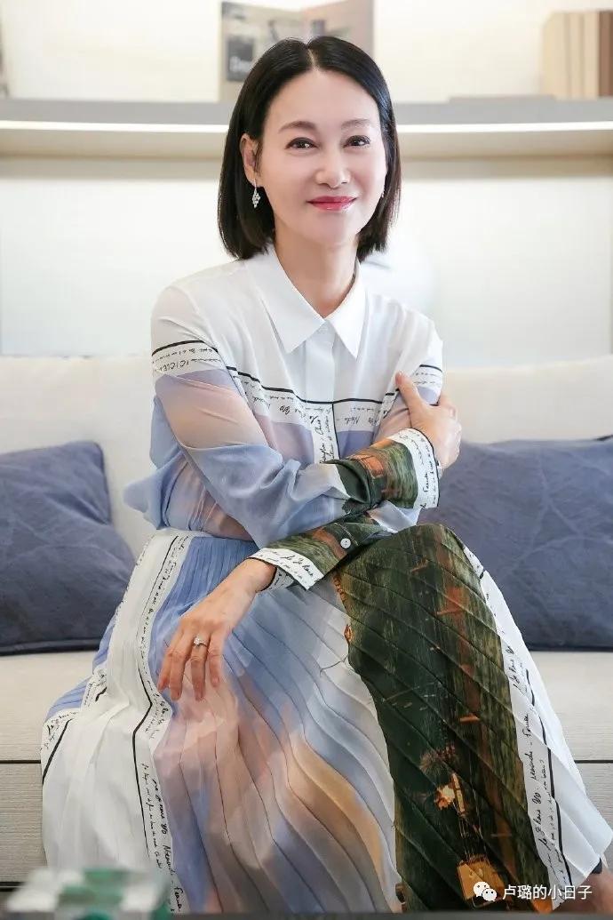 被秦海璐的私服惊艳了,秦海璐穿搭同款