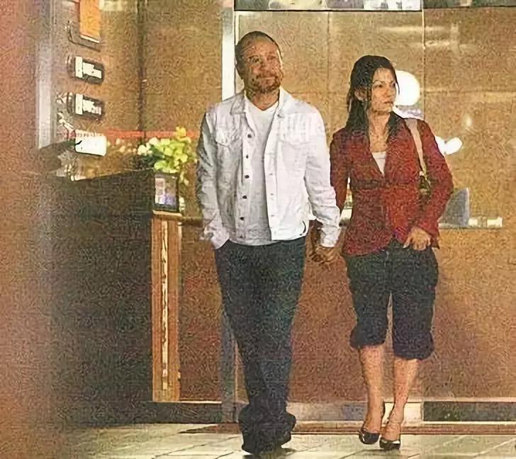 “过气”十年，凭什么她发个问号也能上热搜？