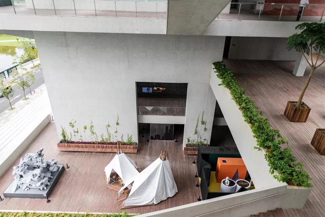 深圳翻身地铁成网红打卡地,深圳网红打卡地点富士康光明小镇