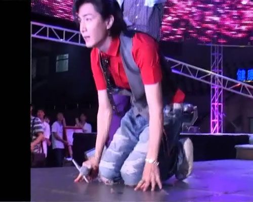 一言不合就下跪,一言不合就跪下的场面