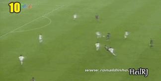 罗纳尔迪尼奥巴萨过人盘带,足球精灵罗纳尔迪尼奥花式过人