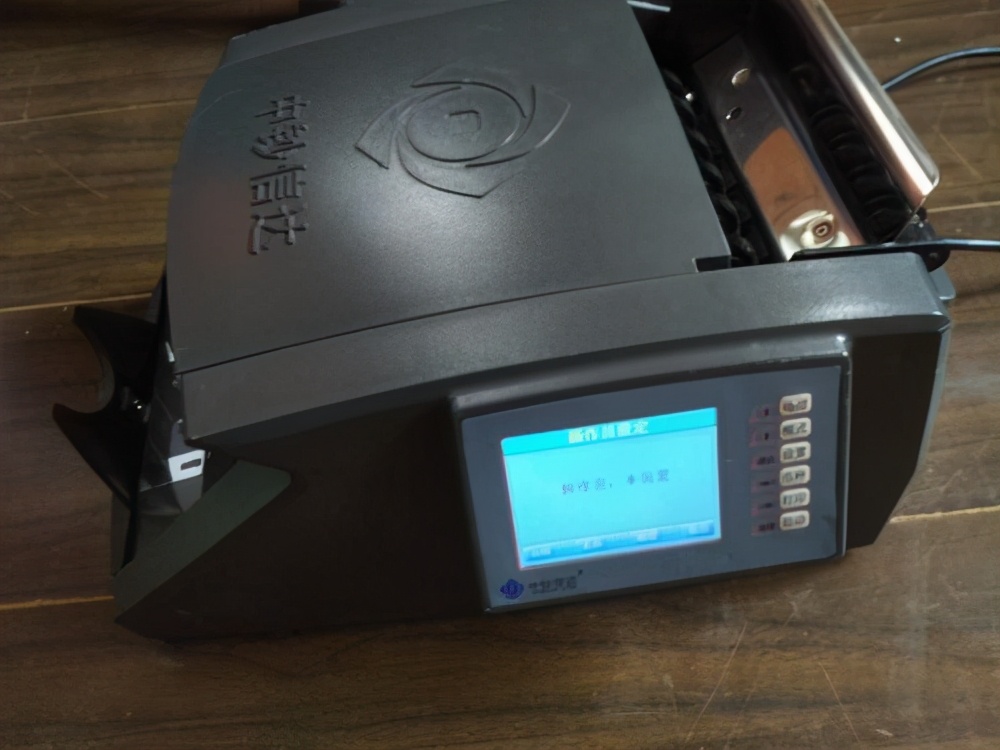 怎么判断1块钱纸币是真是假,如何辨认100元的纸币是真是假