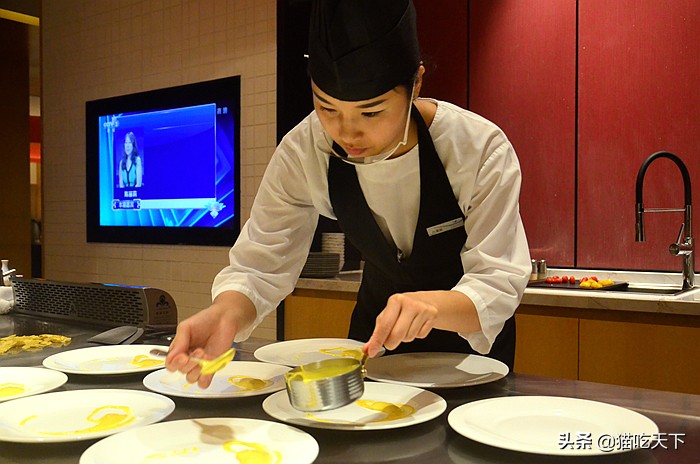 高温天气宅家不无聊,高温暴雨都挡不住人们游玩的步伐