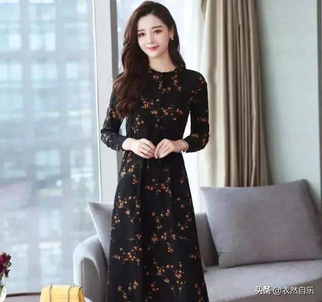 今年最流行碎花裙中长款,比较老气的碎花裙怎么穿出时尚感