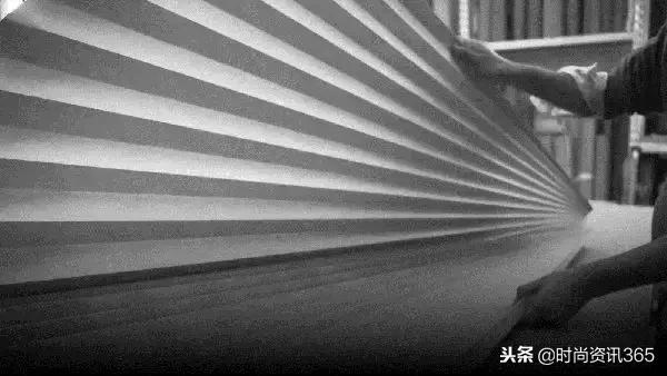 “埃及风”也刮到了时尚圈？CHANEL用金丝银线为你解答！