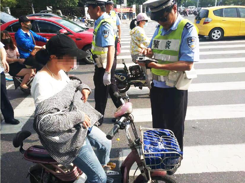 扬州电动车上牌照需要什么手续,扬州电动车闯红灯处罚标准