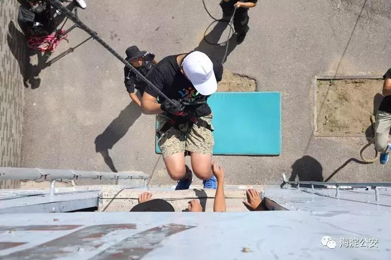 特警训练遭群众围观,特警魔鬼式训练