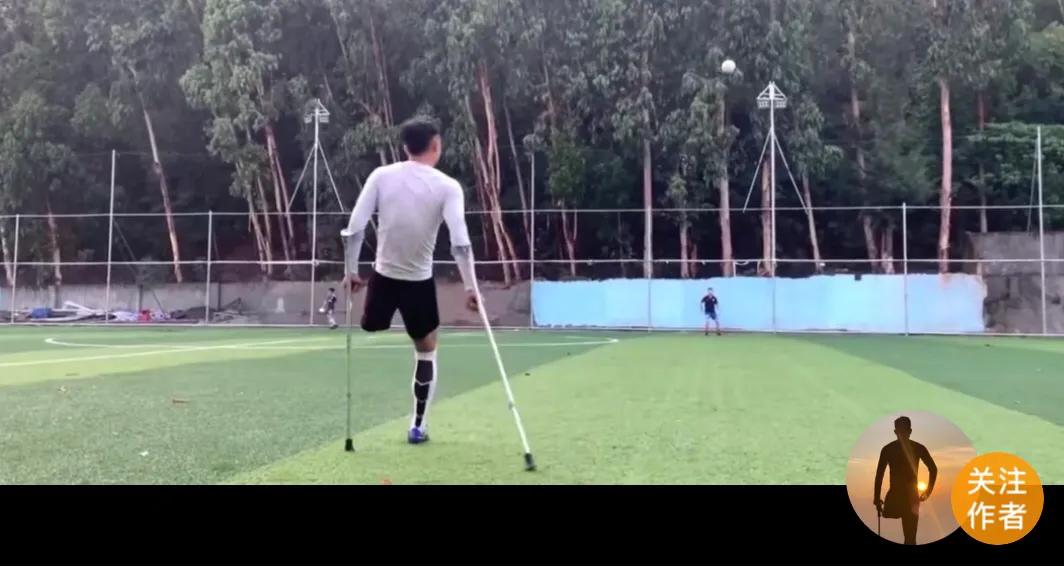 即使满身泥泞也要勇敢前行,即使脚踏淤泥也要仰望星空