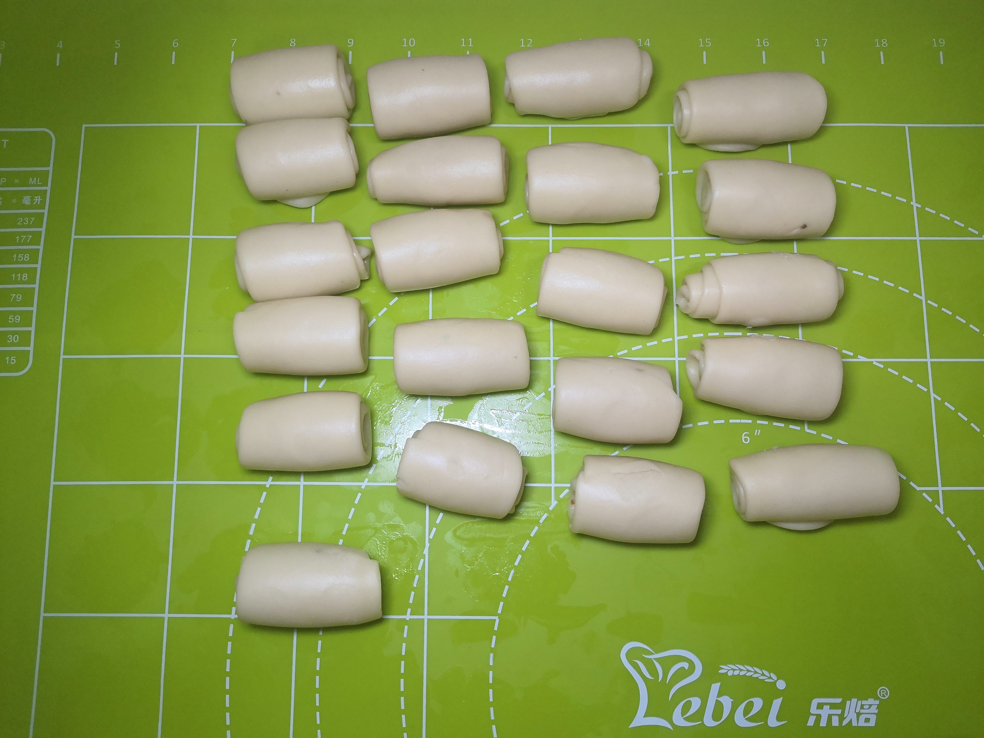 槐花饼怎么煎又软又香,槐花的10种家常做法槐花饼