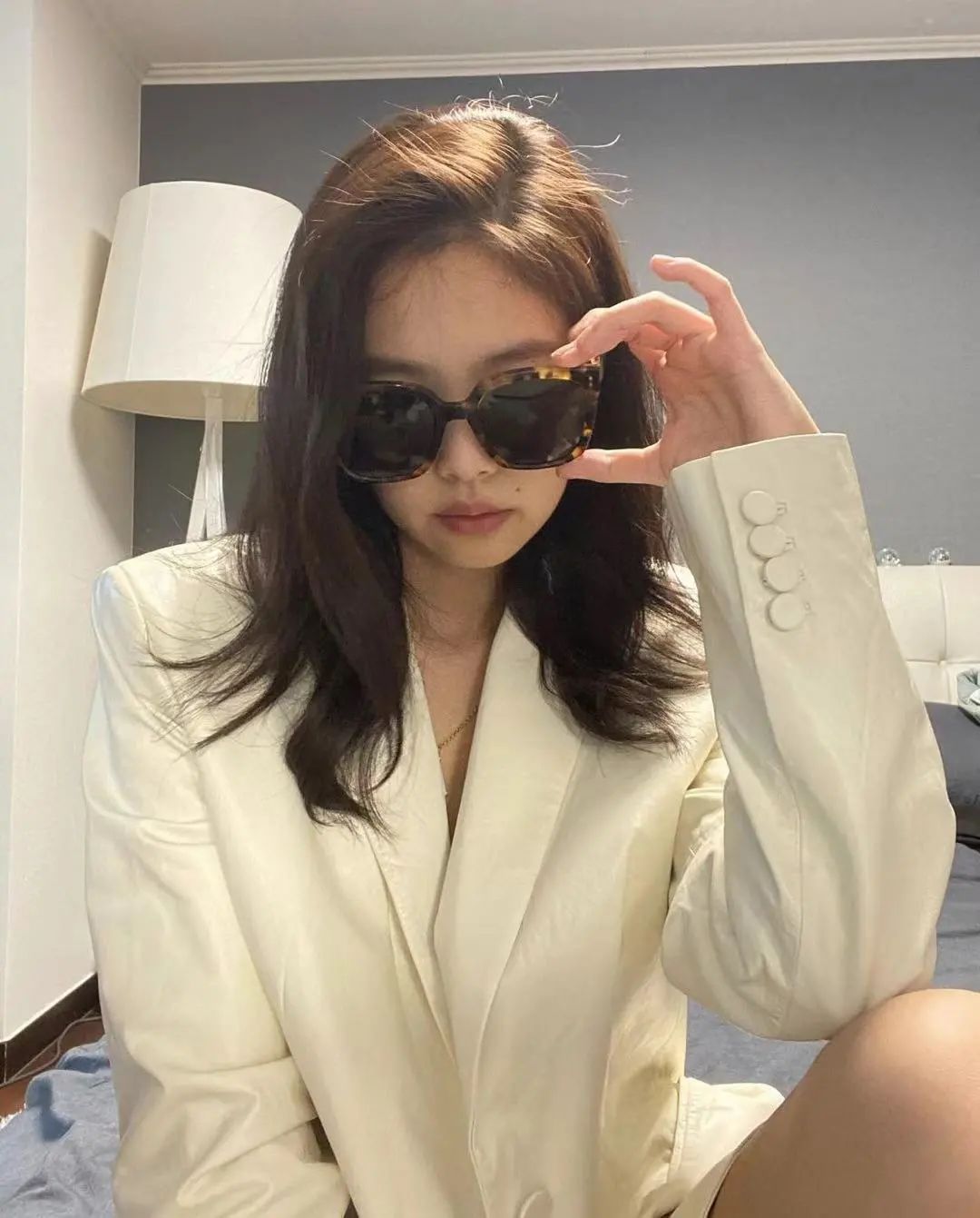 圆脸女生怎么选墨镜,圆脸女生如何选择大牌眼镜