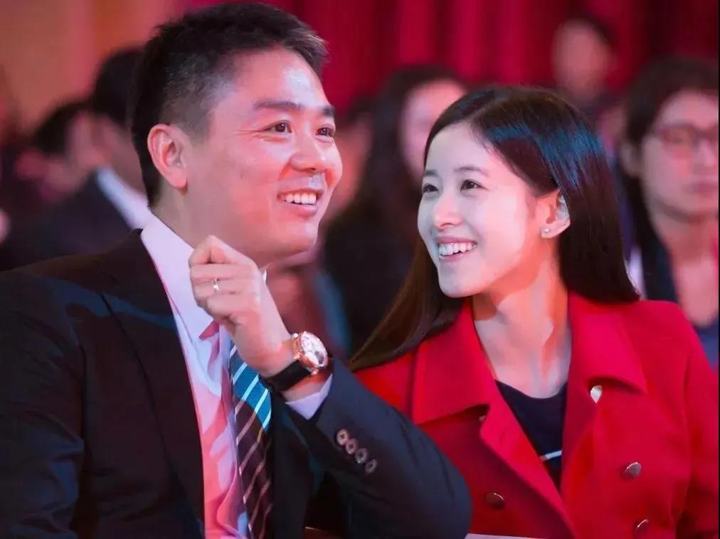 章泽天身价584亿是怎么算出来的,章泽天太太近照