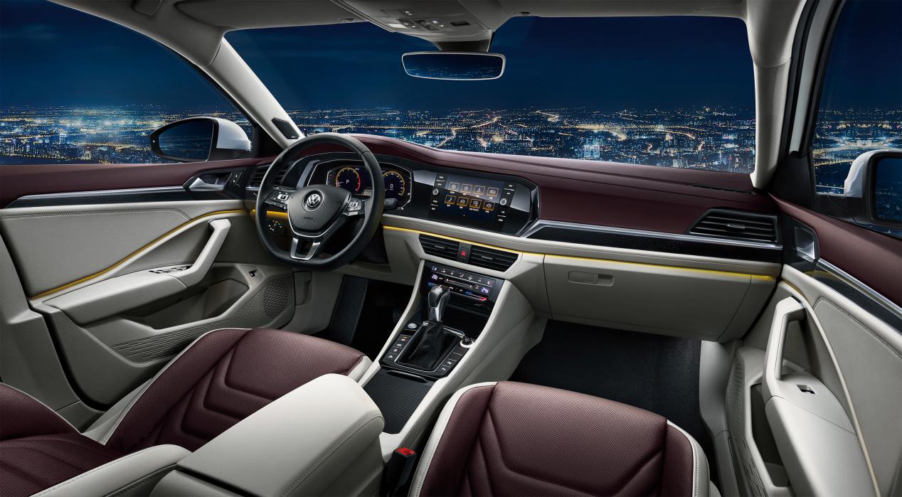 大众15万轿车速腾,15万左右年轻人喜欢的紧凑型轿车