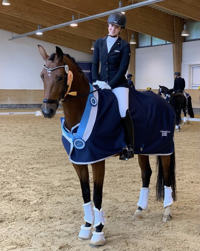 拜仁棋牌室创始人：二娃和她的爱妻丽莎