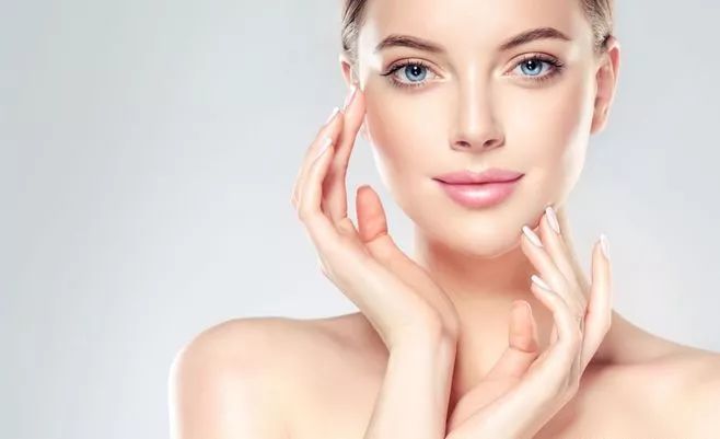 美容精们看过来！肌肤发光已经OUT了？现在流行美到带电