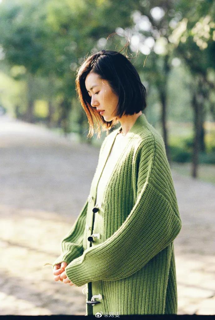 模特拍照姿势怎么调,模特拍视频如何保持松弛感