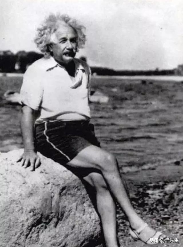 霍金年轻时帅气的照片,霍金年轻时帅照