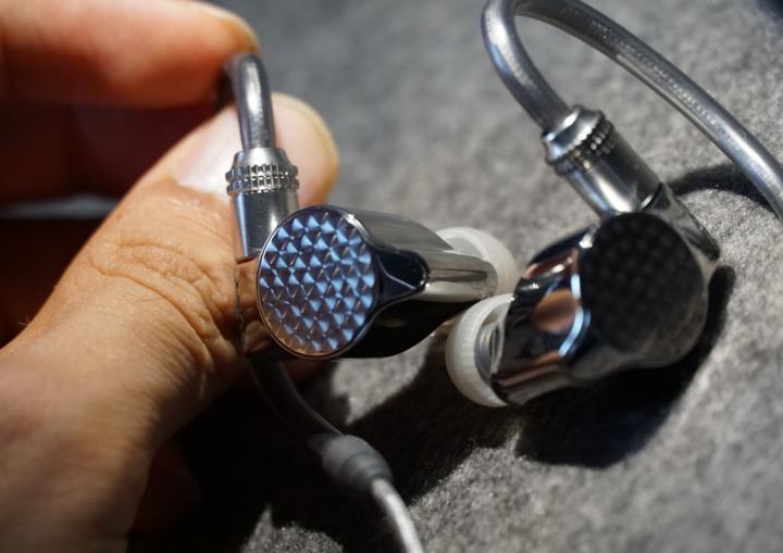 一万块钱的音响音质有多好,一万块耳机音质