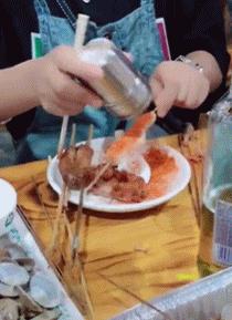 搞笑gif狗子我为这个家操碎了心,搞笑gif图片狗子都开始学坏了