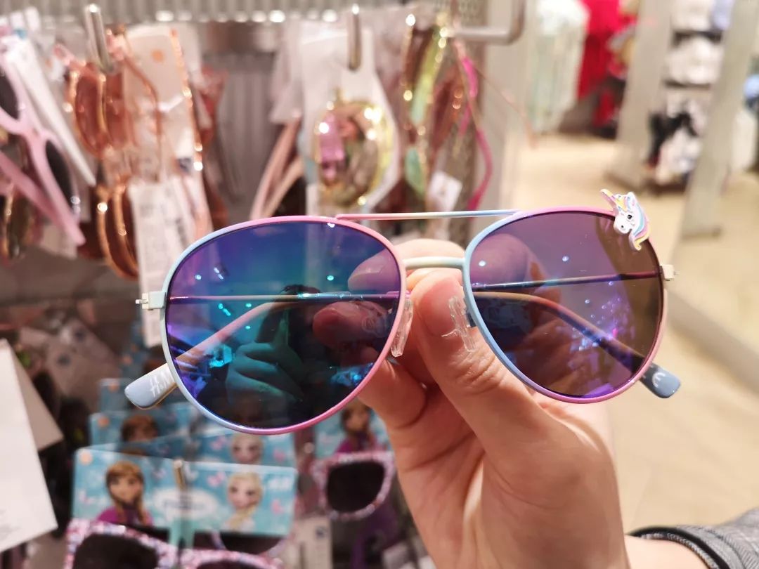 给娃挑太阳镜,孩子怎么选墨镜