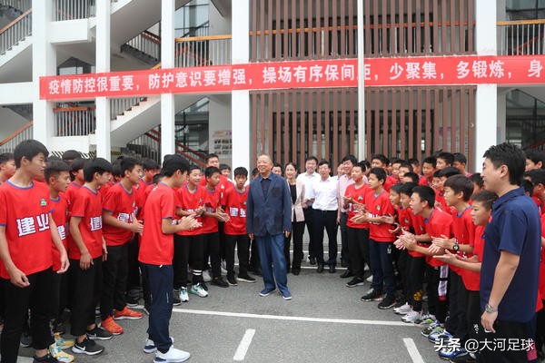 校园足球小球员,足球小将在校园足球联赛中成长