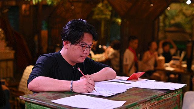 人气爆红的烧烤场，藏在了650㎡的校园课室里