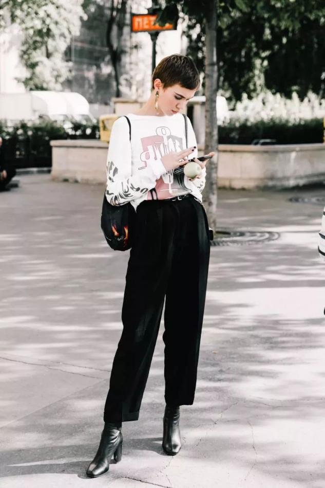 小黑靴早已过时,今年流行穿“平头靴”,小个女生穿显瘦又显高