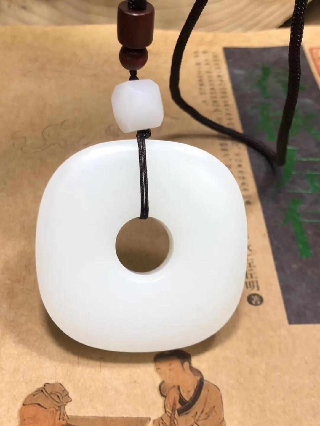 和田玉六大鉴别方法你一定要知道,鉴别和田玉的真假最简单的方法