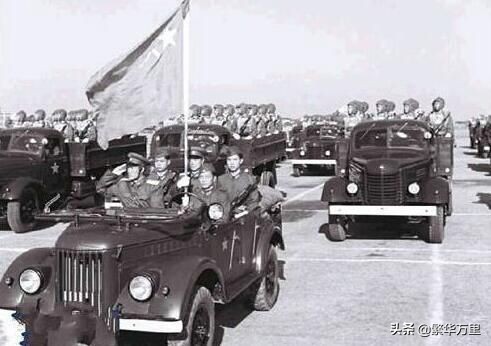 1957年大雨中的阅兵视频,1956年阅兵式视频