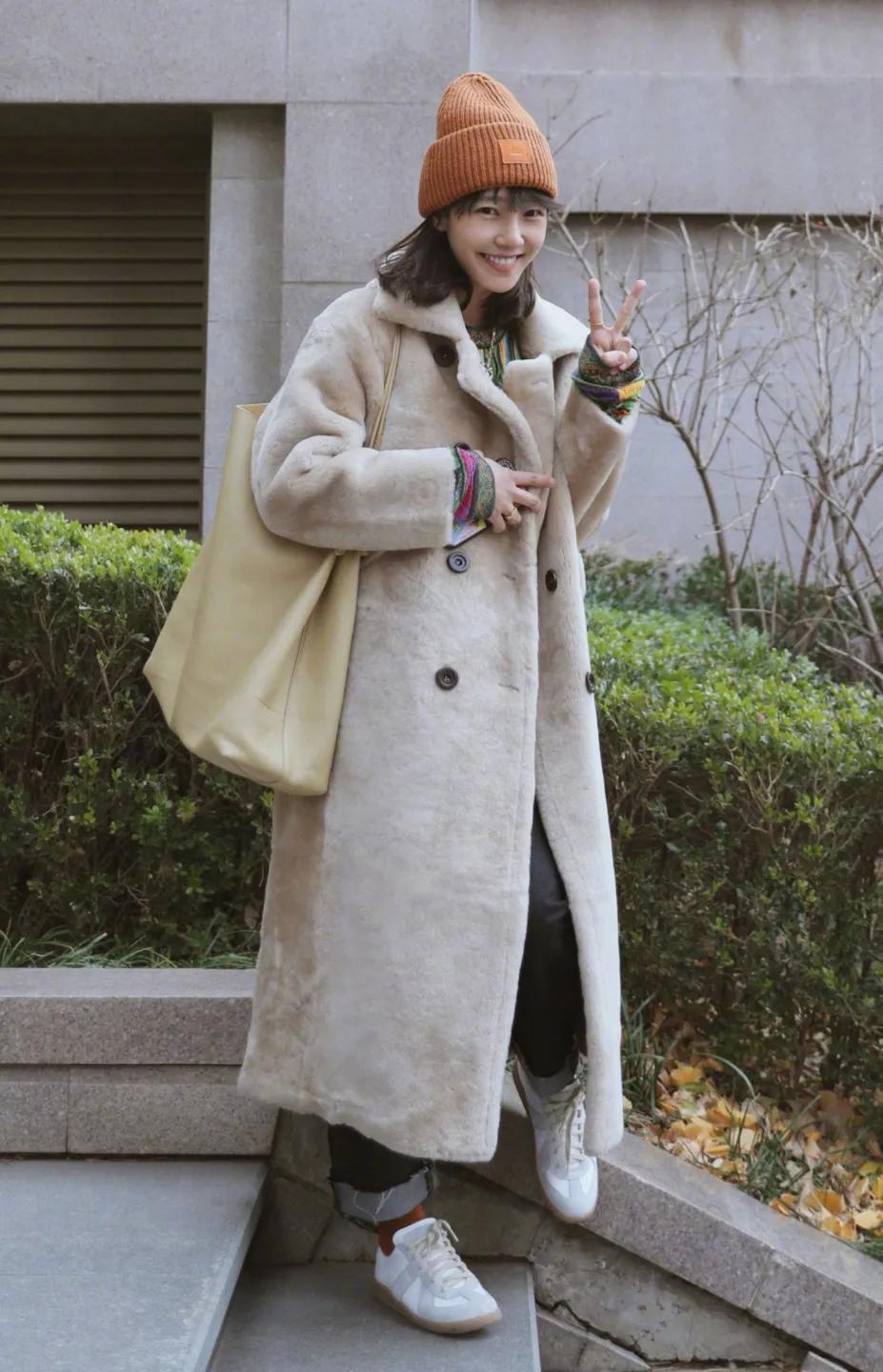 德训鞋奶油蓝白,白百何黑色德训鞋穿搭