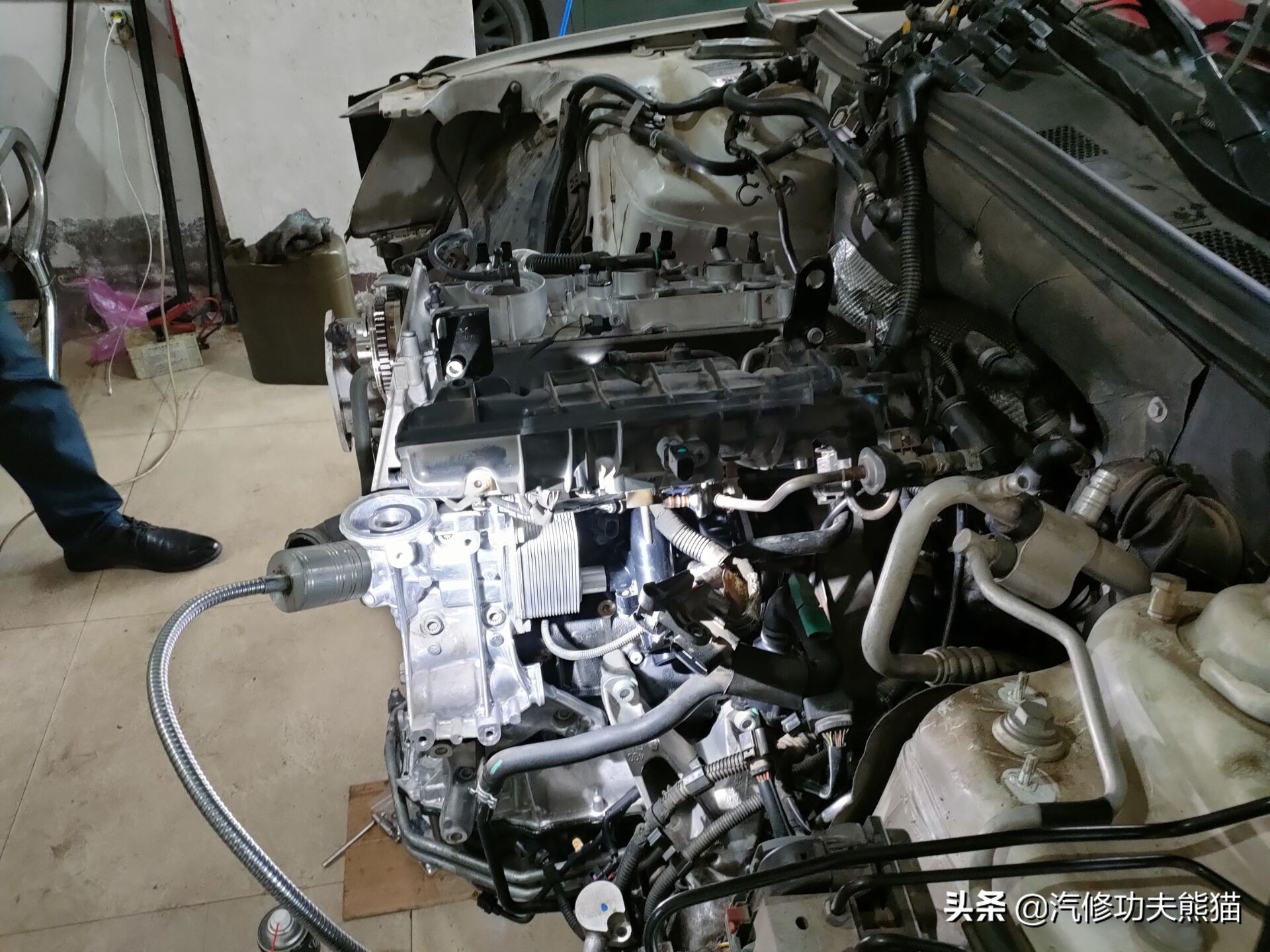 2013款奥迪a4l烧机油怎么解决,奥迪a4l突然全车无电是什么原因