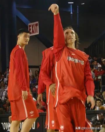 羽毛球基本动作文字介绍,羽毛球的动作描写