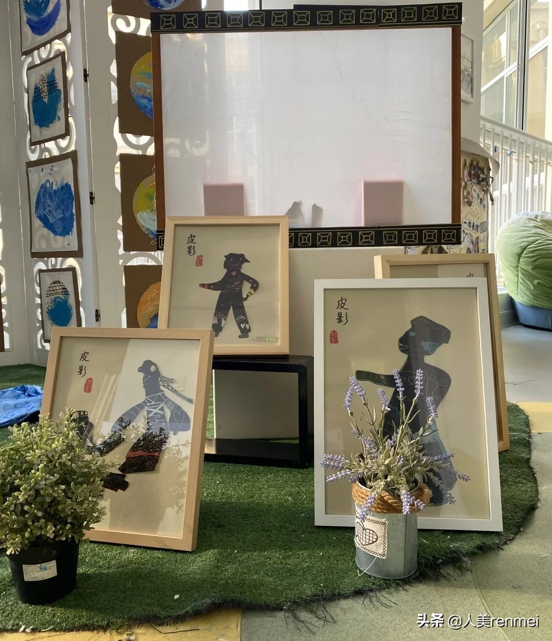 有个东西在一个角落里面不动,东西很多的小角落