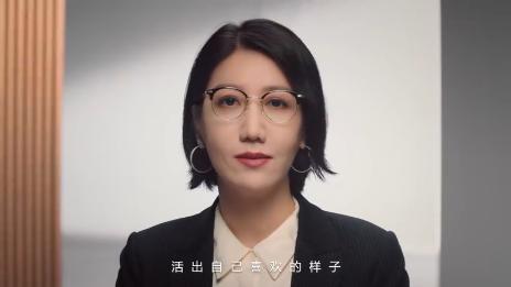 易立竞为什么能采访这么多明星,易立竞被炮轰现场视频