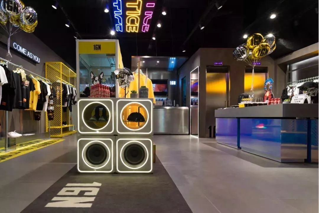 觉得太平鸟、GXG、卡宾不够潮？这个潮流男装可能正对你胃口！