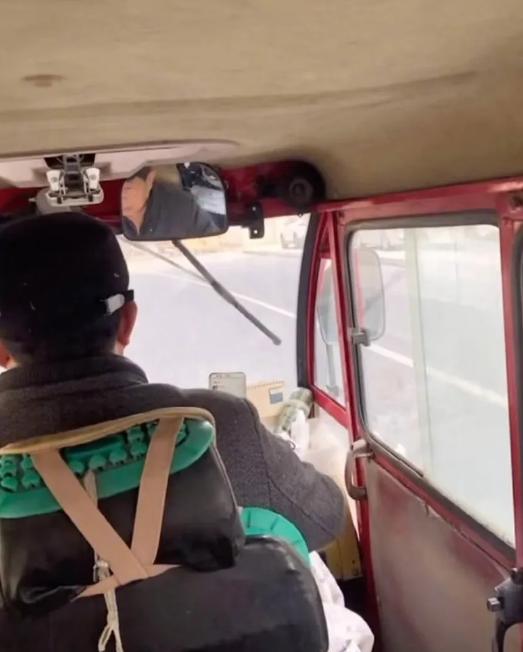 “喜欢绫波丽的男人脆弱还有恋母情结？”哈哈哈哈哈什么沙雕剧啊